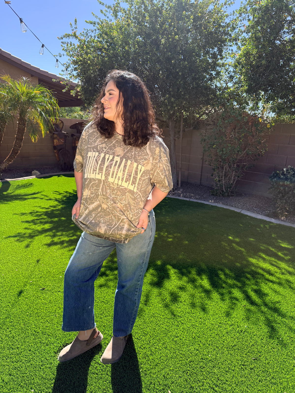 DILLY DALLY CAMO TEE